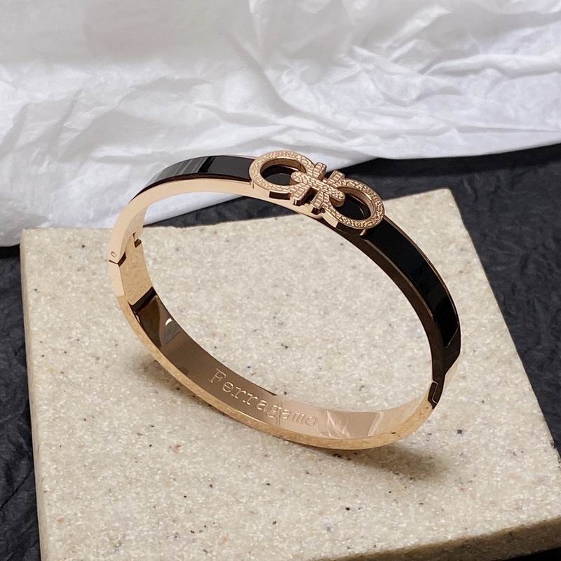 Ferragamo bracelet 1lyr2